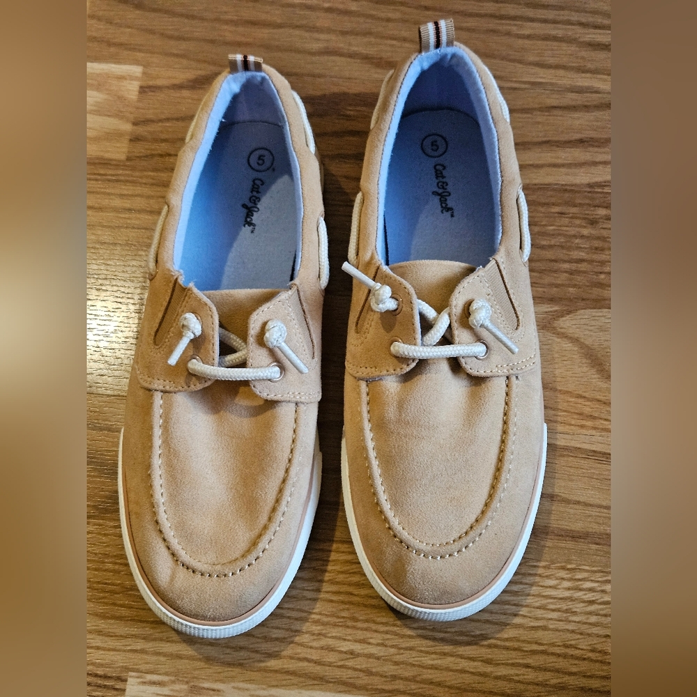 Cat & Jack Boys Shoes Tan/Cream Loafers Slep-on With White  Stiches Size 5